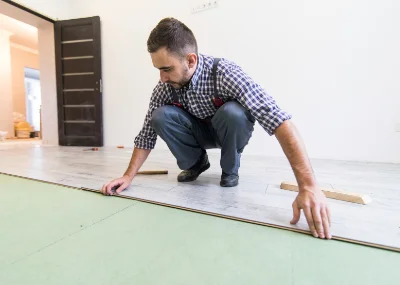 Pose de parquet et sol en bois